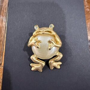 Vintage Frog or Toad Pin with Faux Pearls and diamond Rhinestones